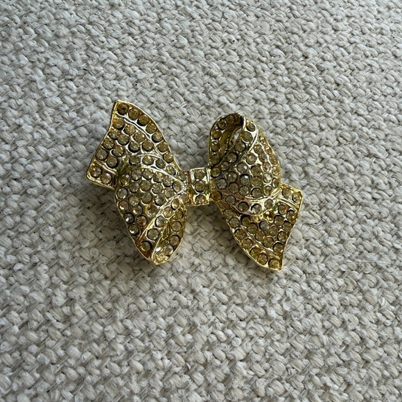 Jewelry - Gold Rhinestone Bow Brooch